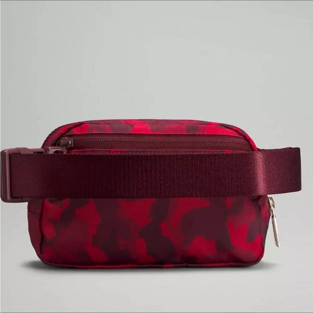 ‼️RARE‼️LULULEMON RARE EXCLUSIVE LUNAR NEW YEAR BUNNY BELT BAG 1L - Picture 2 of 9